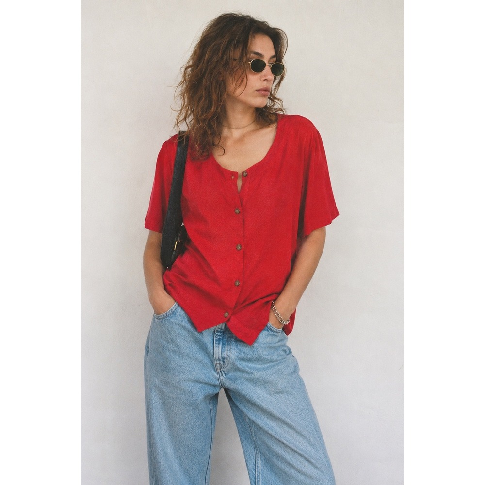 Vintage Gloria Vanderbilt Red 100% Silk Button Front Short Sleeve Blouse Large